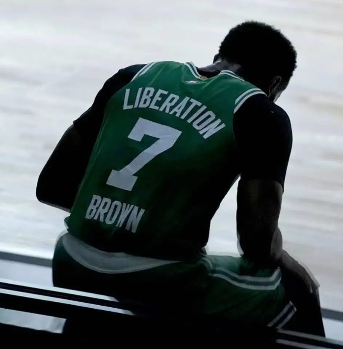 杰伦布朗发挥比塔图姆更出色?若换成维金斯防守,结局不一样