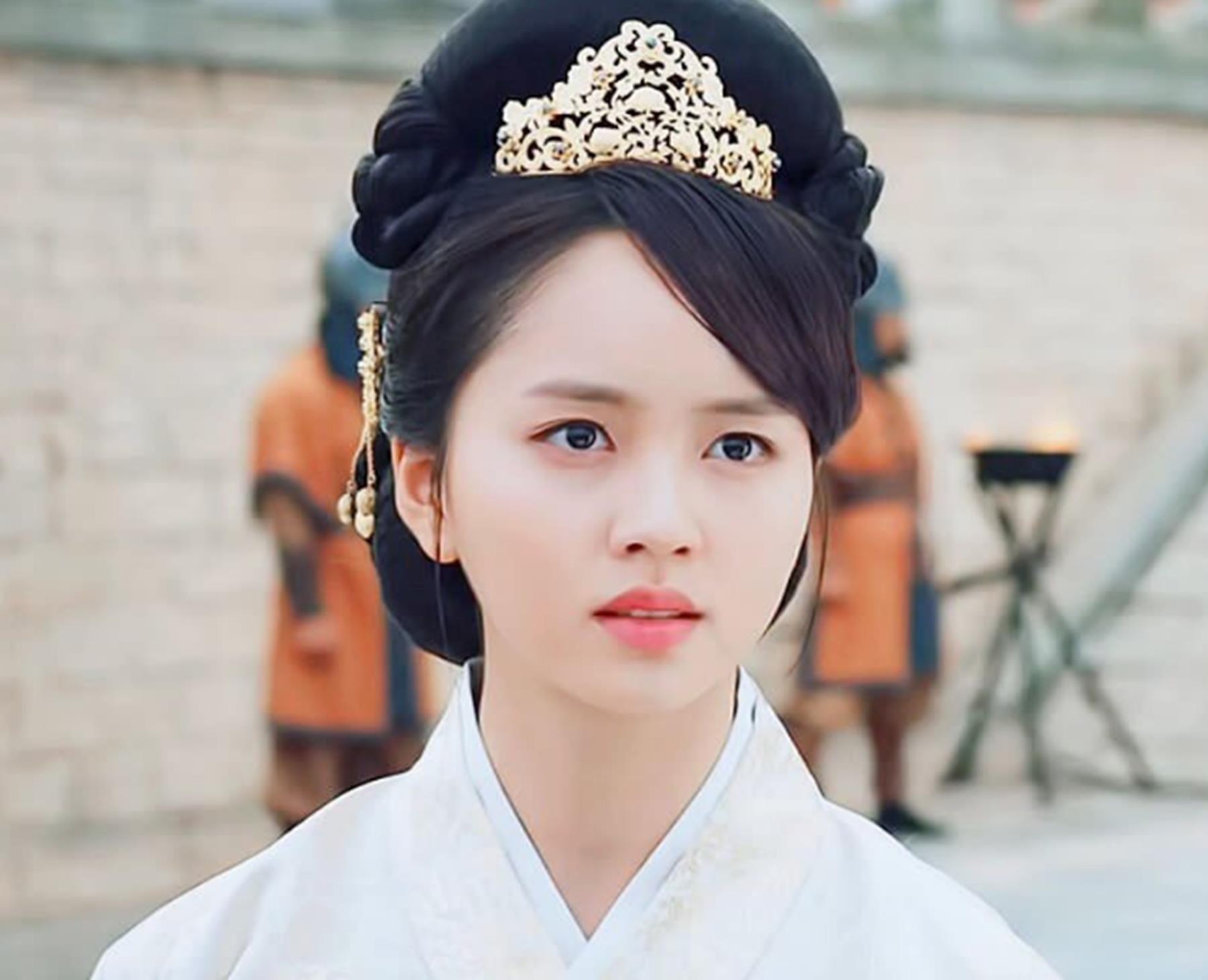 《鬼怪》里的王为什么射死王妃,王妃是谁演的__财经头条