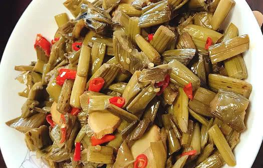 酸芋苗炒肉?没听过这菜呢?但是还未出锅,口水流一地!__财经头条