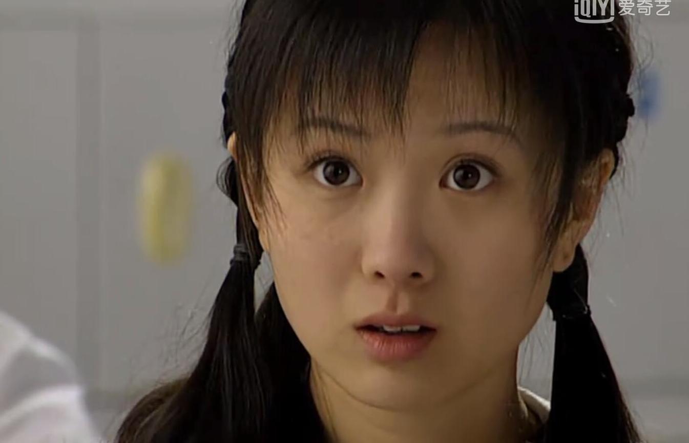 十八岁的天空蓝菲琳是校花但人气最旺的却是她