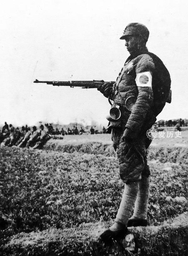 与侵华日军联手围剿抗日武装的绥靖军鬼子睡觉时放哨的看门狗