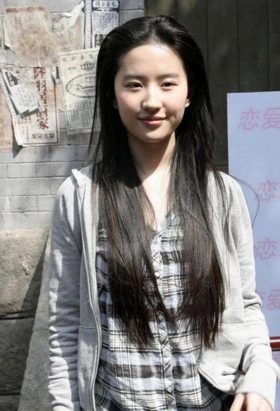 刘亦菲素颜照样美美哒!__财经头条
