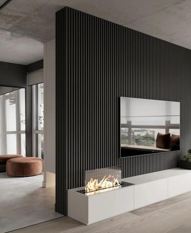 裸露的天花与温润的木地板形成鲜明对比,黑色格栅元素的背景墙,白色的