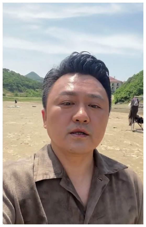 《还珠格格》里小邓子晒近照,小20岁娇妻正脸曝光