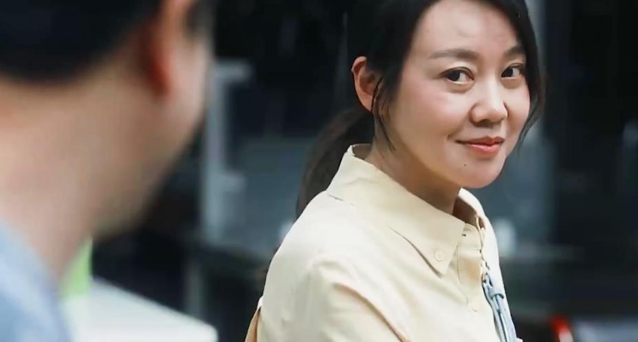 闫妮发视频纪念《装台》收官,剧中温婉小女人,成为年底爆款剧