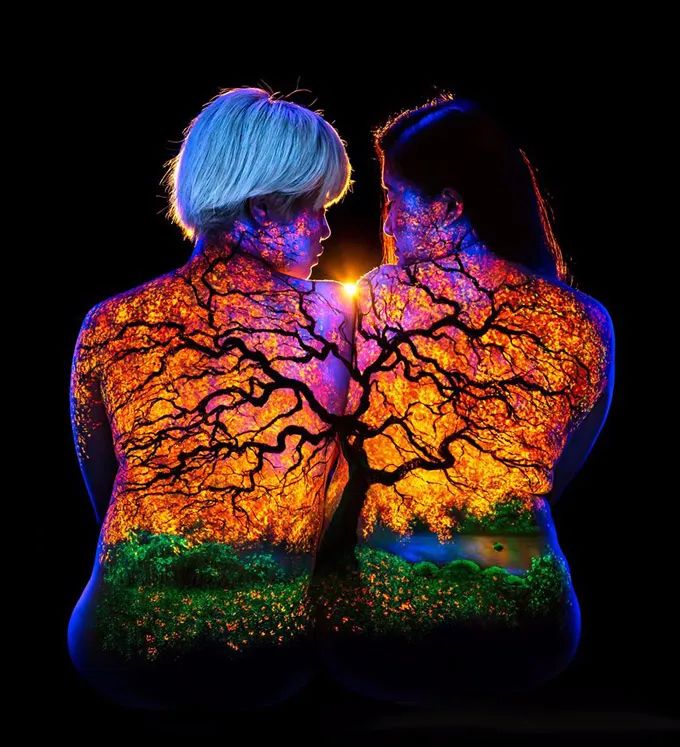 艺术家约翰的涂画荧光人体彩绘,美到没有边际