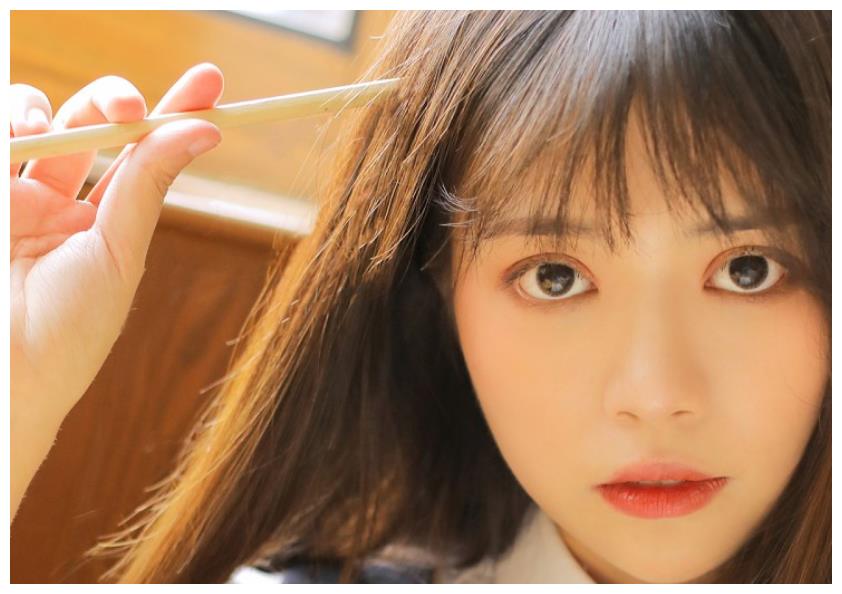 双子女特质 双子女具有双重性格 内心深处她们有些敏感和孤单 双子座 孤单 特质 新浪新闻