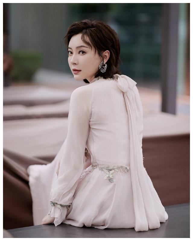 回眸一笑百媚生哪位女明星的回头杀最让你心潮澎湃