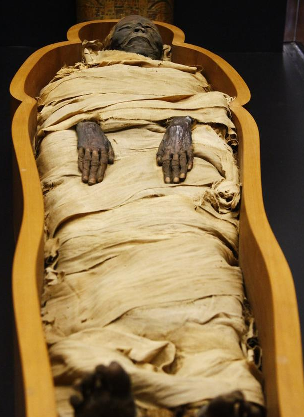 全球最逆天的2具棺材一具由700斤黄金打造一具重达9吨