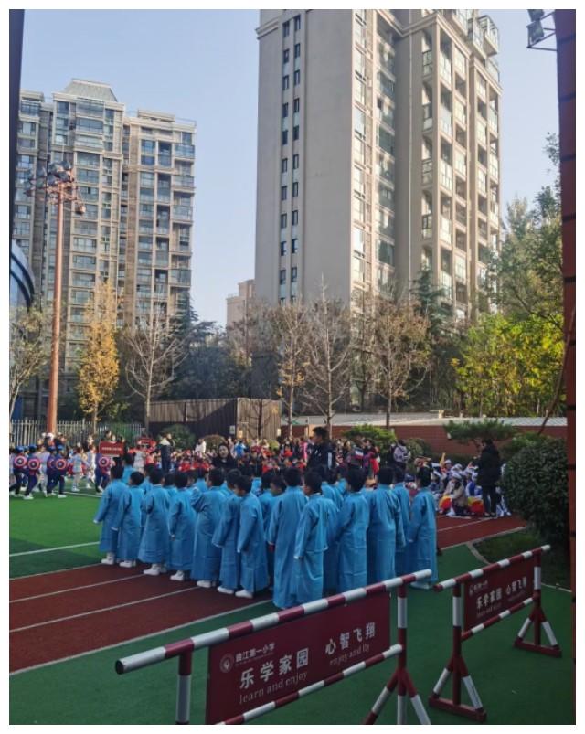 路遇曲江一小的运动会开幕