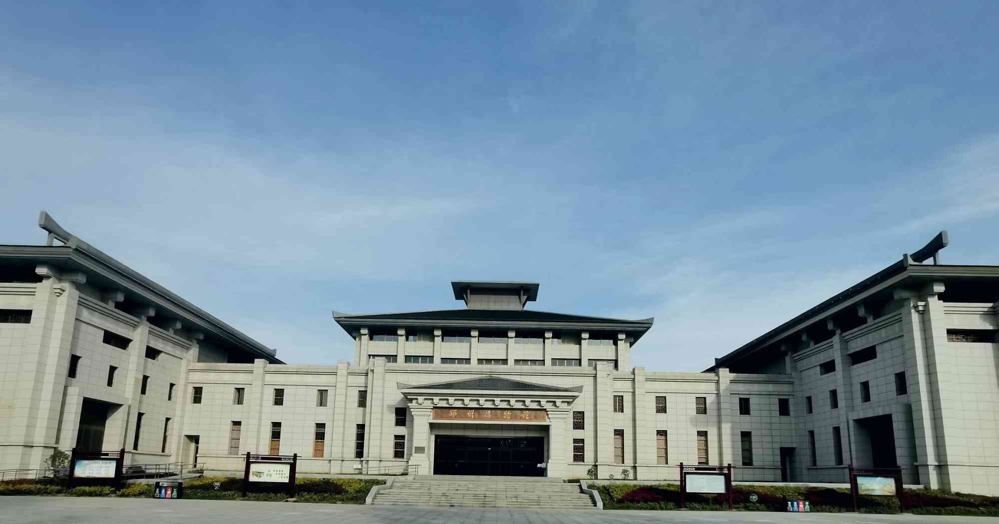 6/ 6还有建立于1988年的三a级的邳州博物馆,邳州的博物馆里陈列着许多