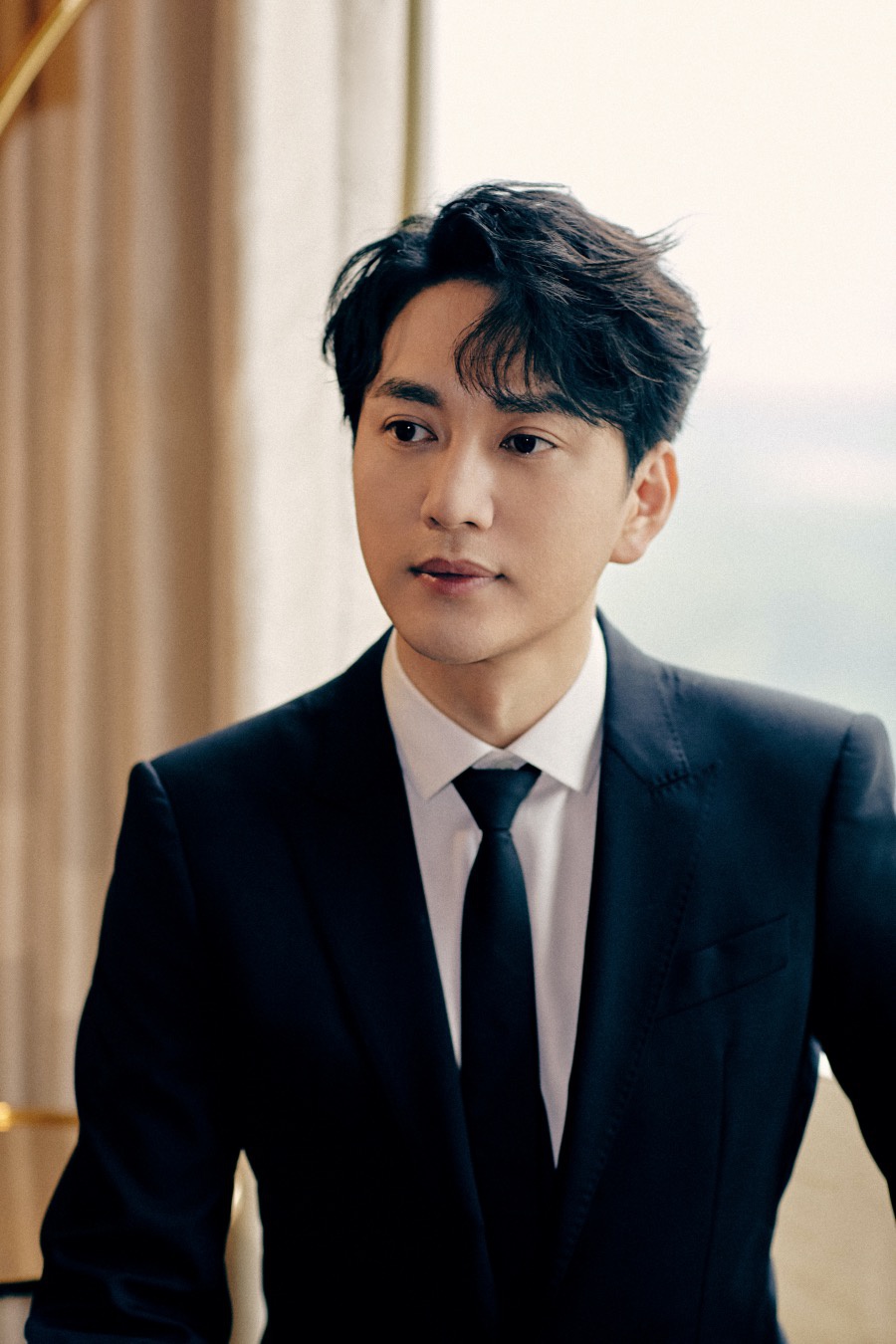 青年演员王仁君此次在电影中饰演青年时期的革命先烈,将革命初期的