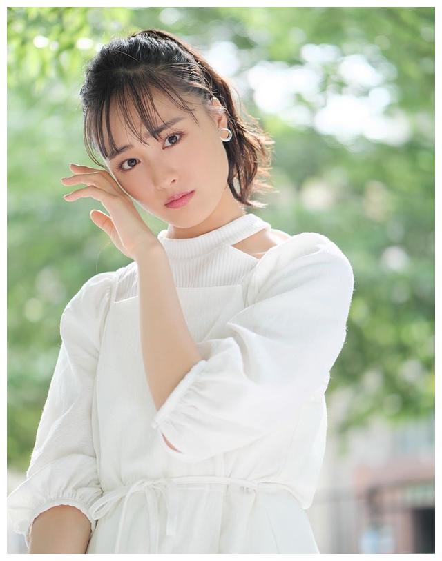 与时尚杂志seventeen合作八年的专属模特大友花恋宣布解约