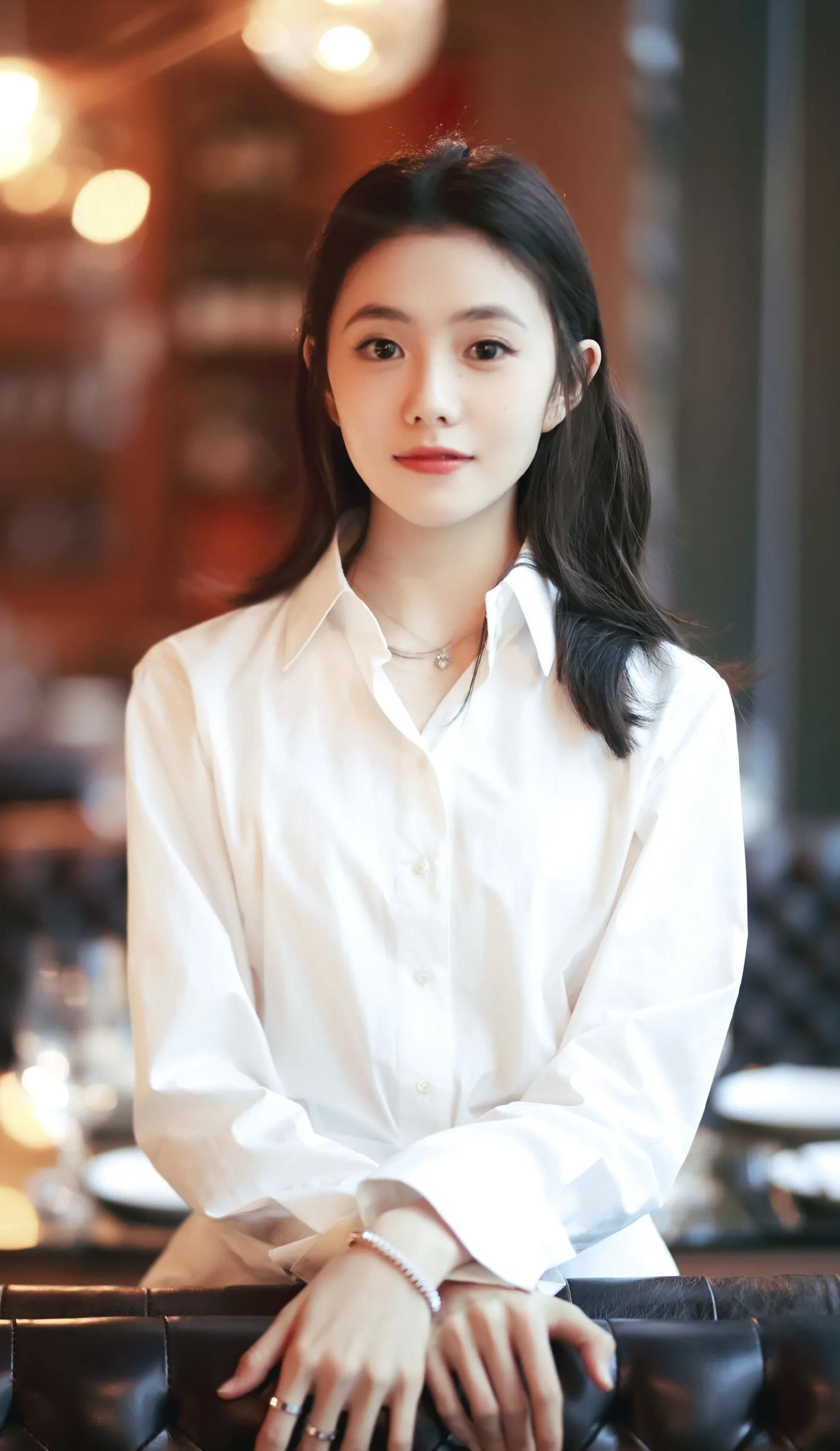 影视演员刘浩存清纯可人