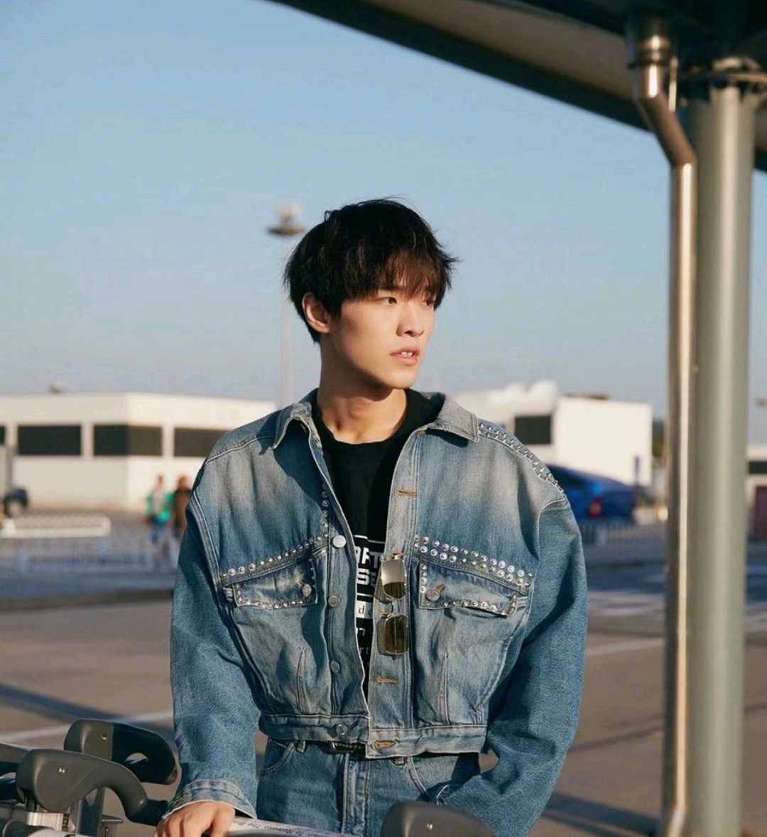 爱豆的牛仔服大赏,原来男生穿牛仔也这么吸睛,外套搭配很复古