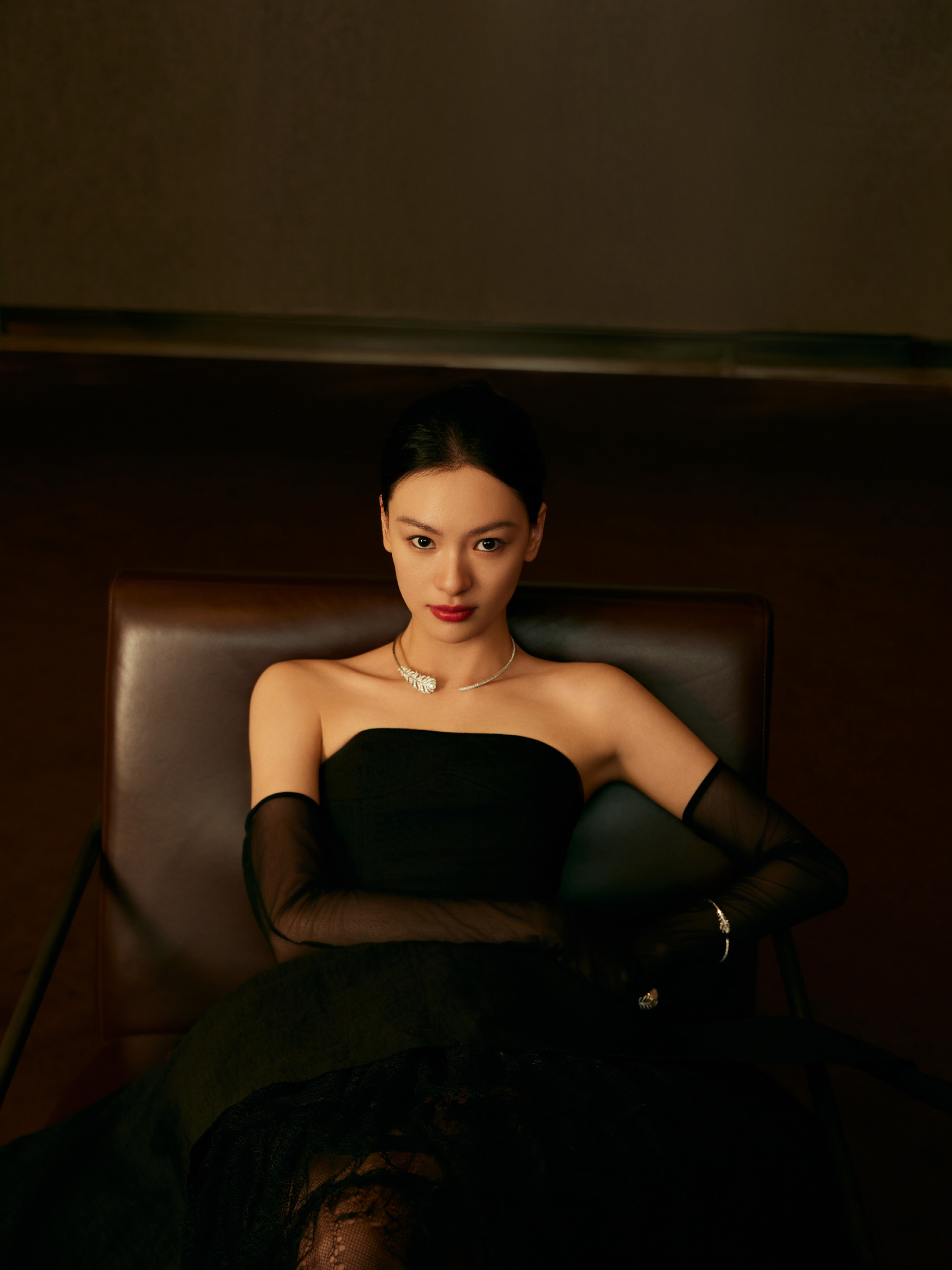 演员邱天携自己首部主演电影《沙漏》亮相北京国际电影节开幕红毯