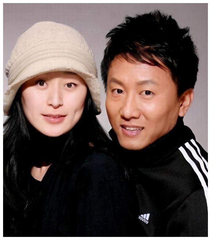 台下却嫁给穷小子,结婚戴20元戒指|房子斌|杨雨婷|贵妇_新浪新闻