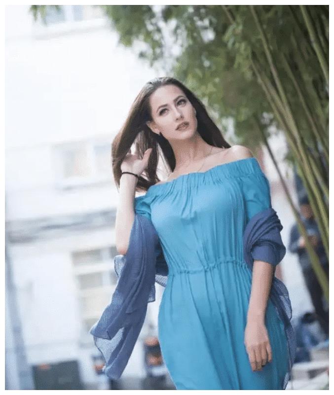 《囧妈》中的俄罗斯美女"娜塔莎"生活照曝光,身材火辣五官精致