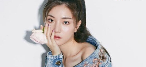 近日,在新剧《完美先生和差不多小姐》里,hello女神赵秀蕾似乎也有