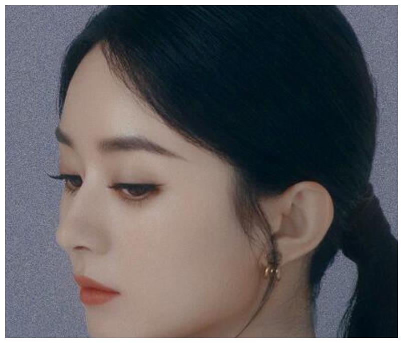 怪不得女明星下颌线都那么优越赵丽颖睡前小动作get到了