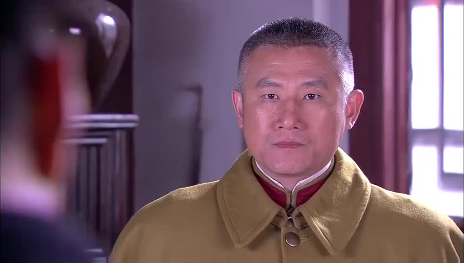 箭在弦上:竹木将军请荣石做客,却暗中派人搜查荣家,太狡猾了