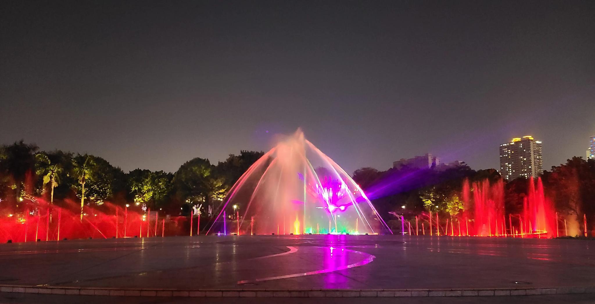 实拍广西夜景最漂亮的公园还有免费水幕电影