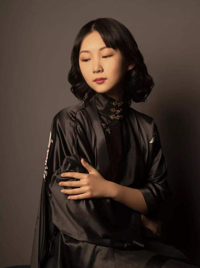 她是一代才女，作品受万人追捧，最后却死于异国他乡