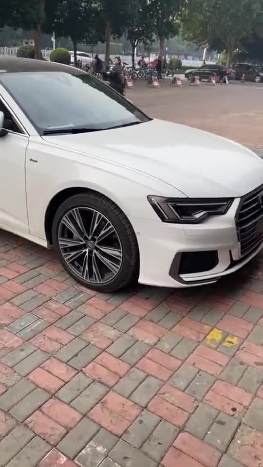 白色的奥迪a6看起来真的非常秀气