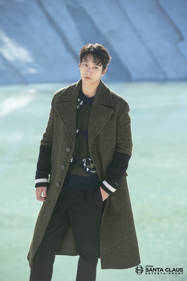 韩国艺人周元未公开时装写真身材高挑迷人