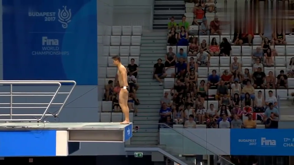 跳水回顾:杨健高难度倒立跳水,解说直呼"哇塞",太震撼!