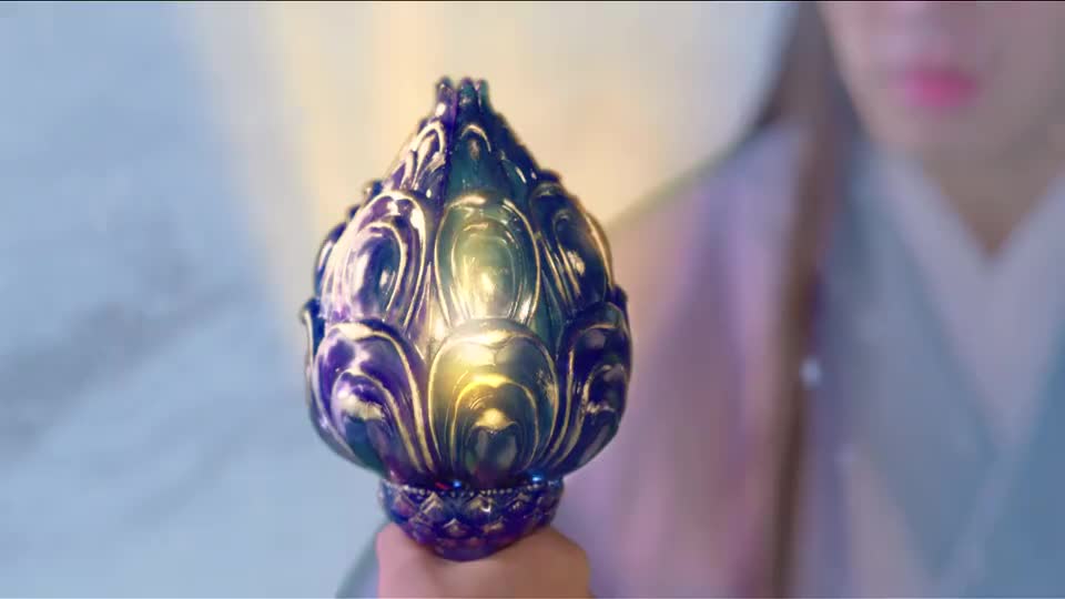 紫宣将聚魂灯给了许宣,告诫他聚魂灯被打碎前,定要先将灯芯熄灭