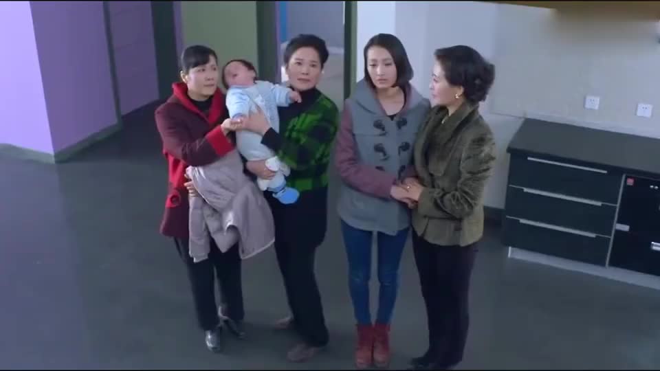 馨儿:我要爸爸陪我睡,妈妈陪都不让,妈妈都吃醋了 02:02 二胎时代大