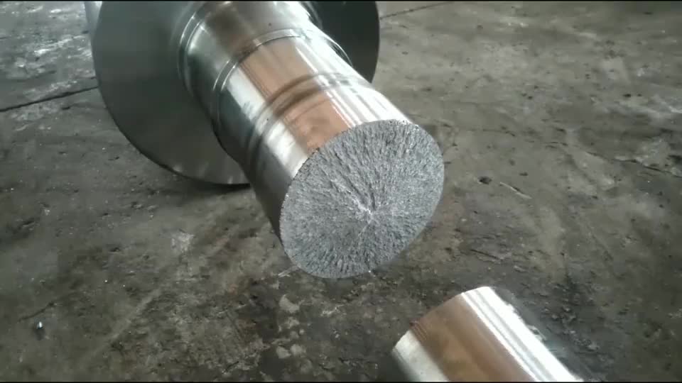 五六吨重大轴,在加工的过程中突然整齐的断裂,咋回事啊