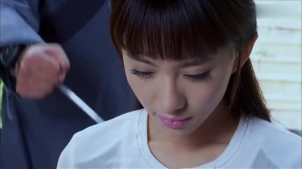 利箭行动:筱雨被假和尚刺杀,幸好让高手碰到,成功化解危机