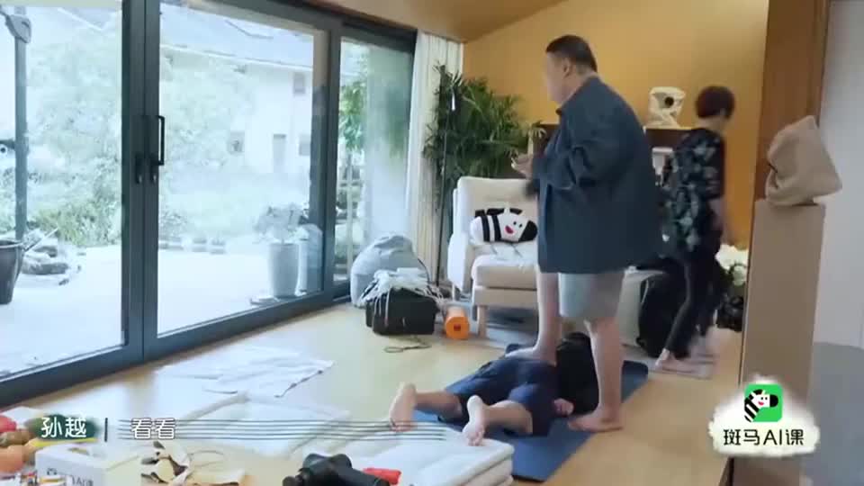 幸福三重奏3:大胖子孙越帮吴京踩背,这个画面好难得