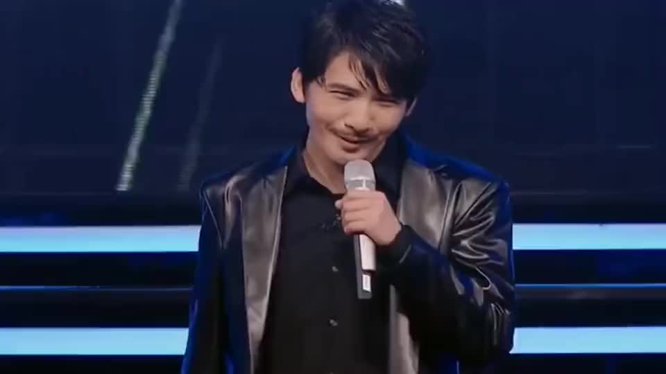 百变大咖秀:大张伟模仿梁朝伟不开口说话还是蛮像的
