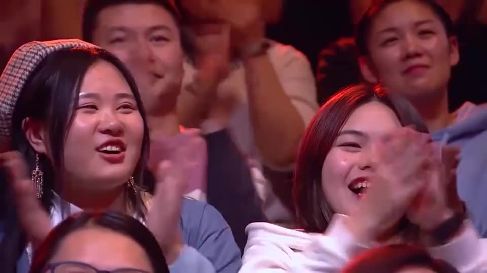 欢乐喜剧人:两人场上商业互捧,但是说的太假了,尴尬的一批