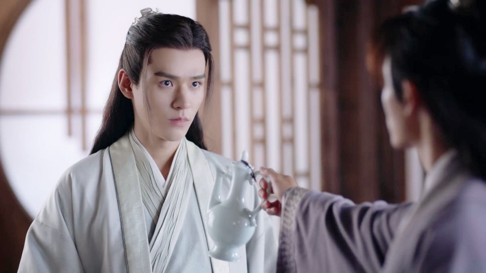 《山河令》：劫后余生，周子舒独酌，情绪低落，温客行毫不知情