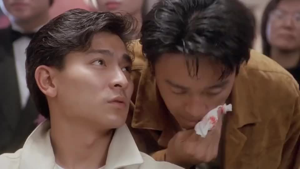 华仔赌牌,不浪费时间,连牌都不看,直接梭哈300万|刘德华_新浪新闻