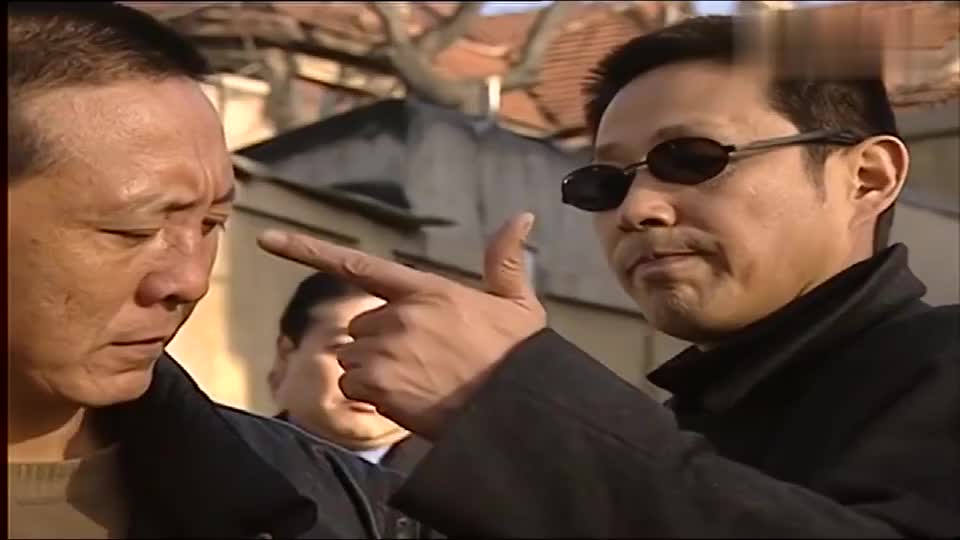 肖三竟还有脸说做过的事,聂明宇一膝盖顶的他说不出话来