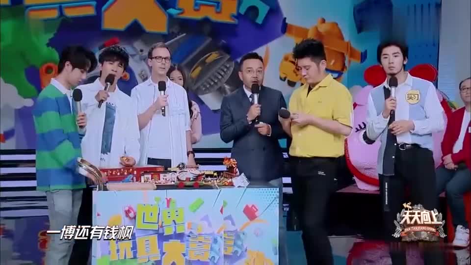 王一博参观乐高总公司,看到"布加迪"跑车,两眼冒光!