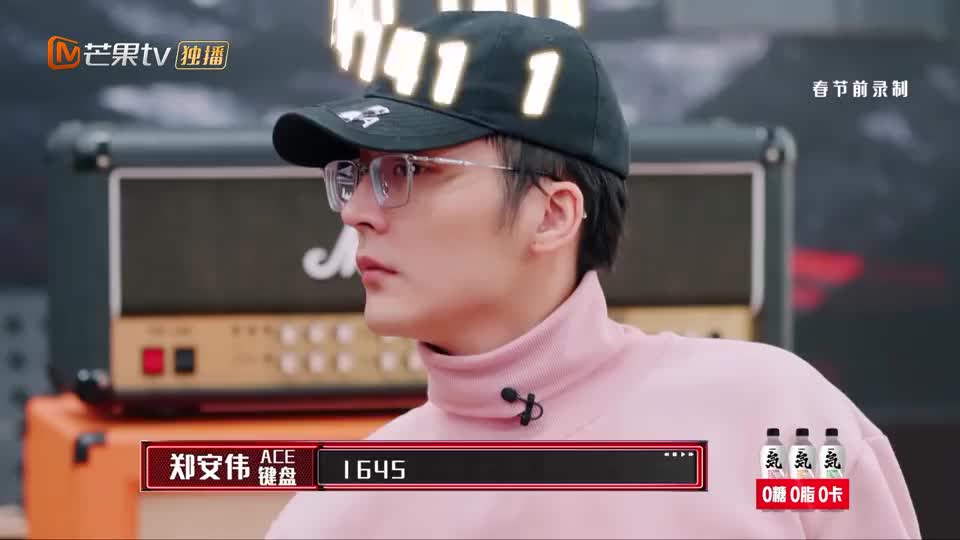 我们的乐队:古典钢琴家叶子从零开始,请教队员学摇滚