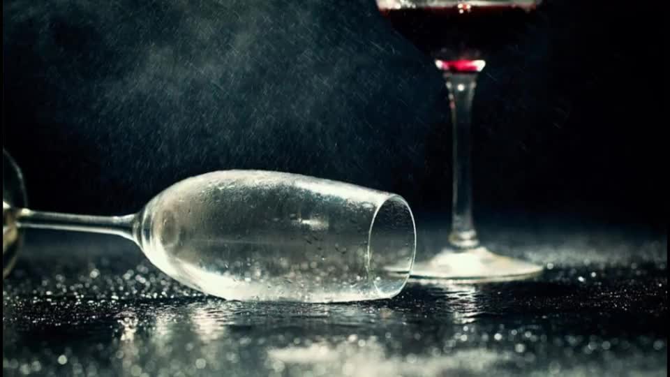 陕北情歌广场舞《泪蛋蛋掉在酒杯杯里》旋律醉人心扉,欢快好看