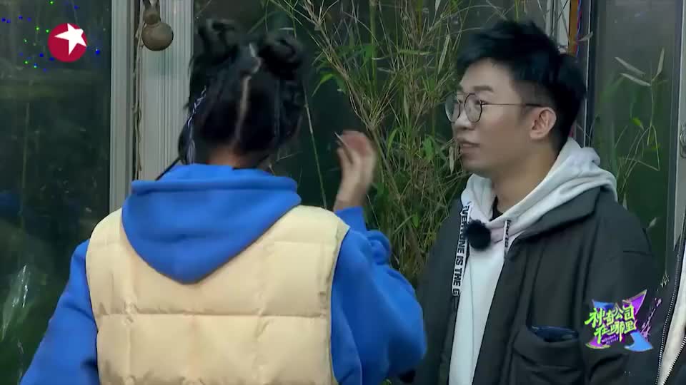 杨超越被游戏气哭!不料杨迪一句话逗笑众人!不愧喜剧演员