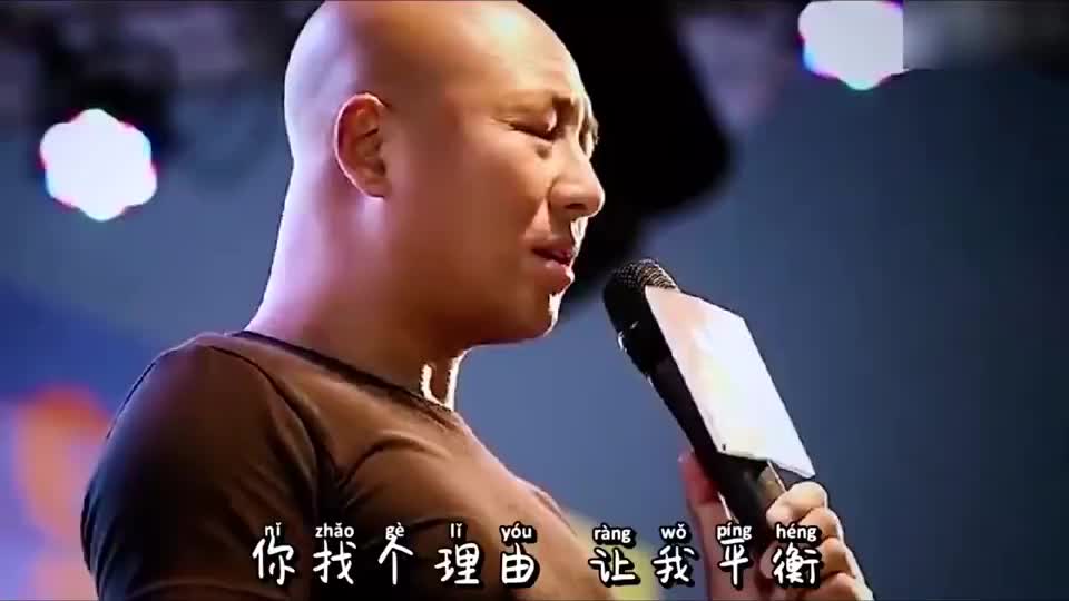 一首伤感情歌《爱不爱我》周晓鸥演唱,每次听都是一段回忆