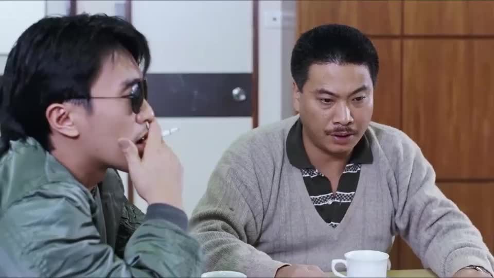 00 00:46 00:46 为您推荐: 达叔出千手法可真高明,当着任达华的面出千