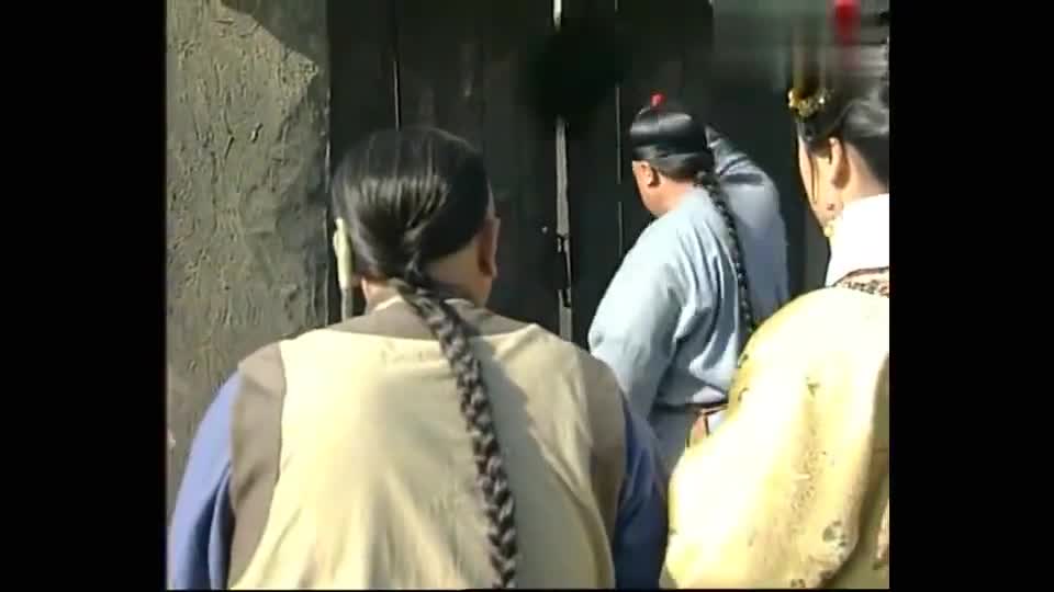 刘罗锅:刘锣锅告老回乡,老家破败不堪,家奴说是牲口圈被罚掌嘴