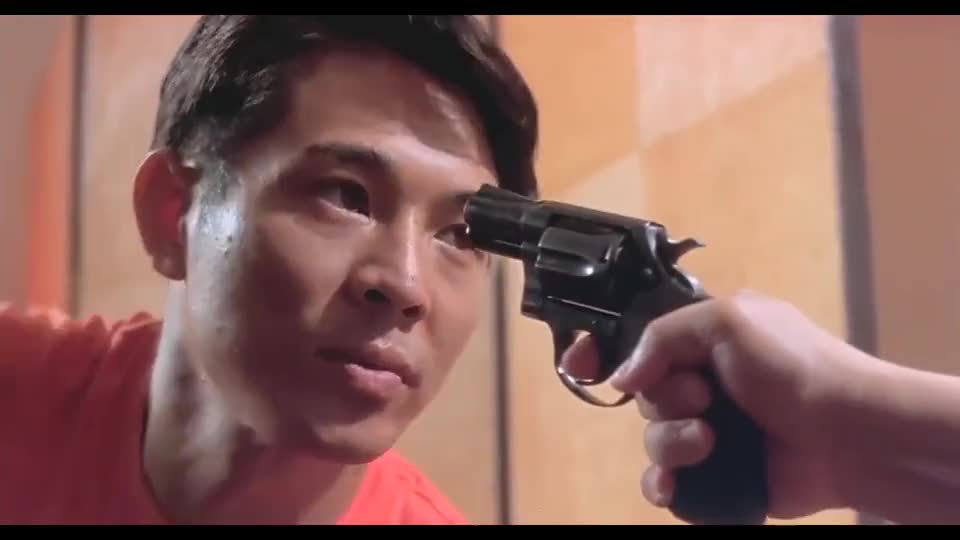 李连杰不愧杀手之王被人用枪顶着脑袋还一脸淡定生锈了