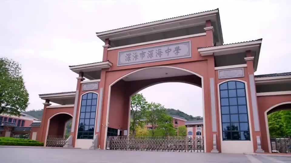 秘密:丁羡怕考不好理科,上课发呆走神,周斯越:认真点