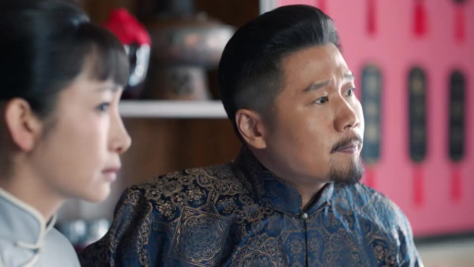 老酒馆老蘑菇看着三爷默默的把刀从袖子里抽了出来